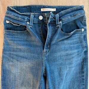 Levi’s 725 High Rise Bootcut Jean 27
